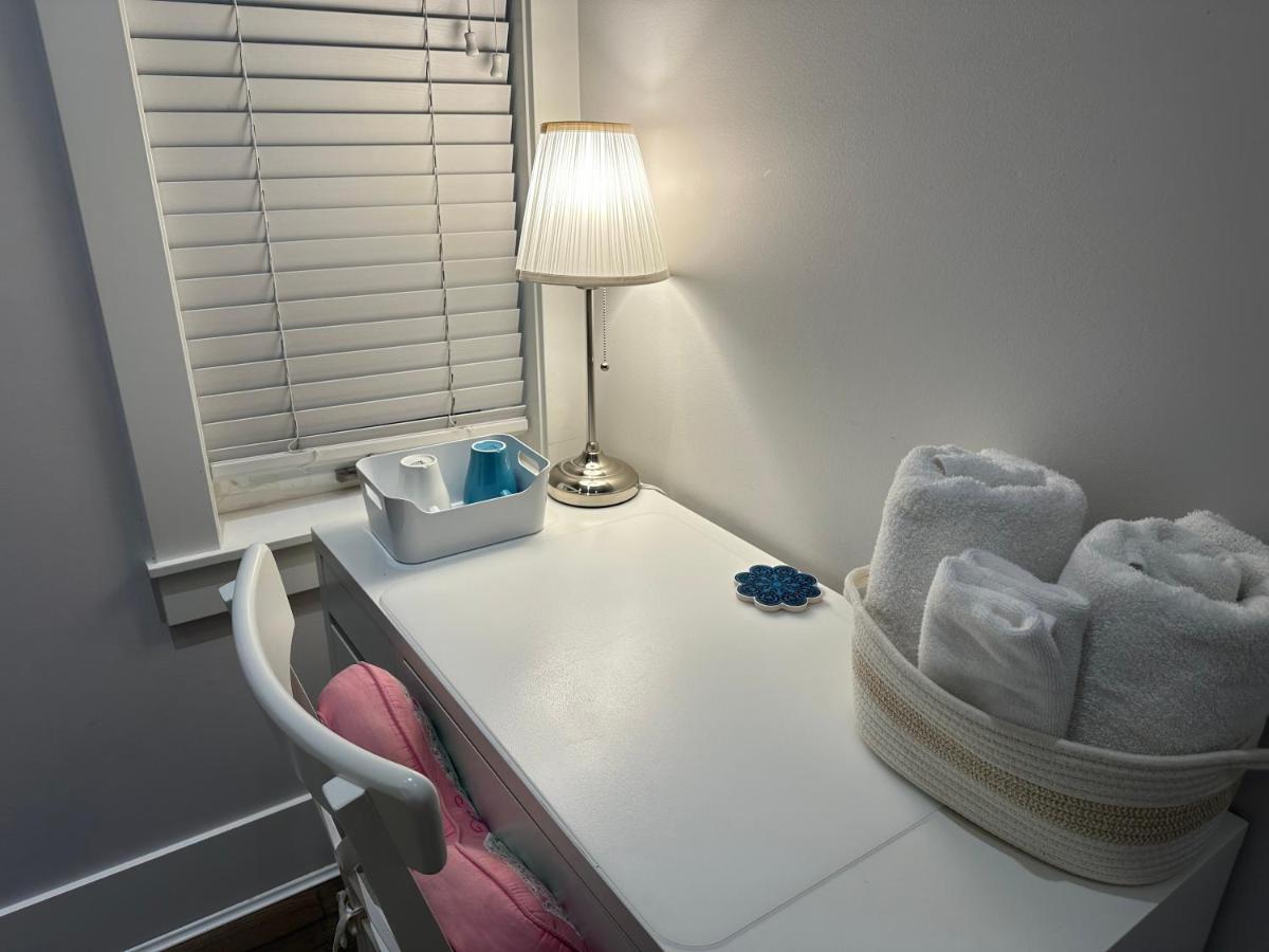 Chambre Simple avec Toilettes et Douche Communes