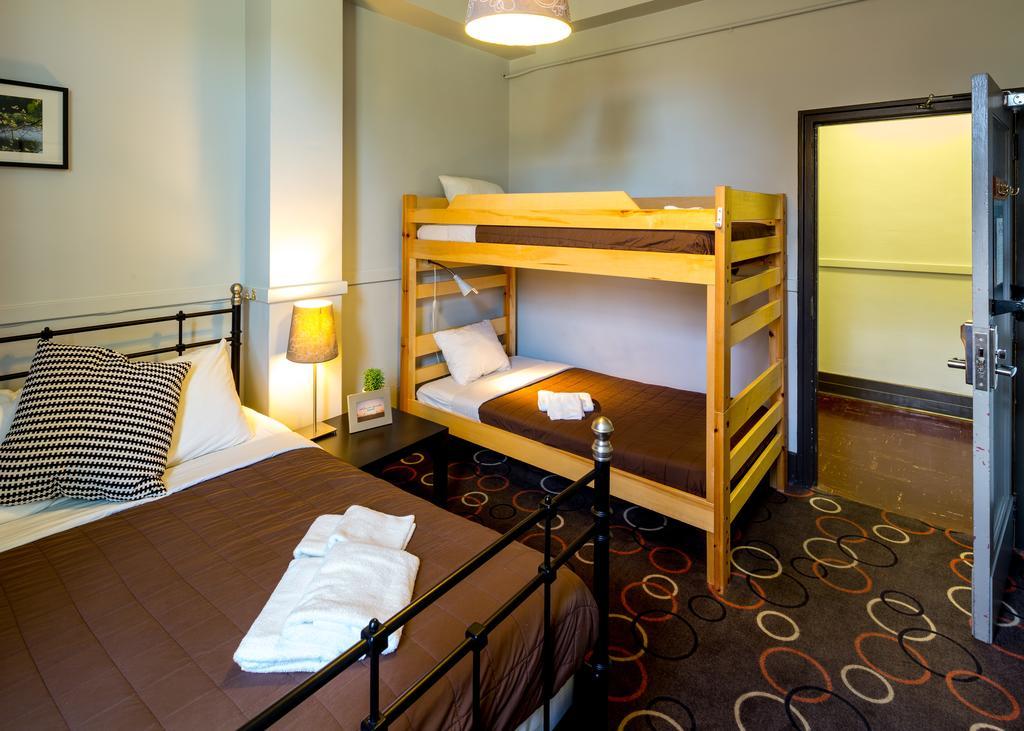 Chambre Familiale avec Salle de Bains Commune