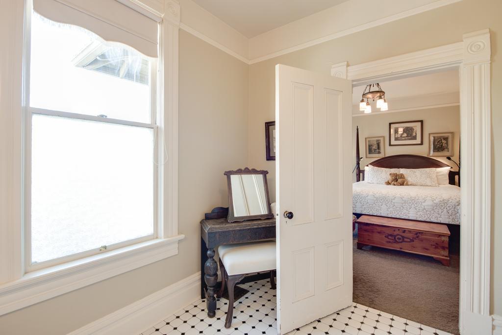 Chambre Lit King-Size - Vue sur Ville