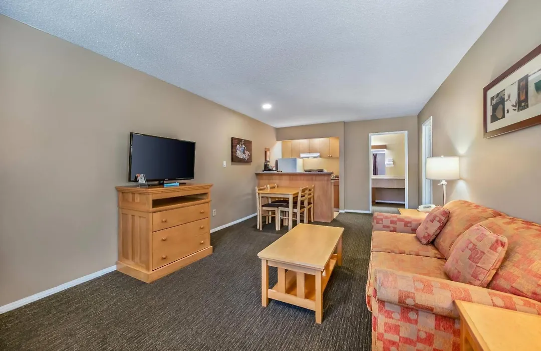 Econo Lodge Inn & Suites-1