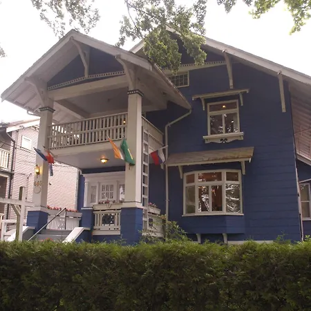 Cambie Lodge-2