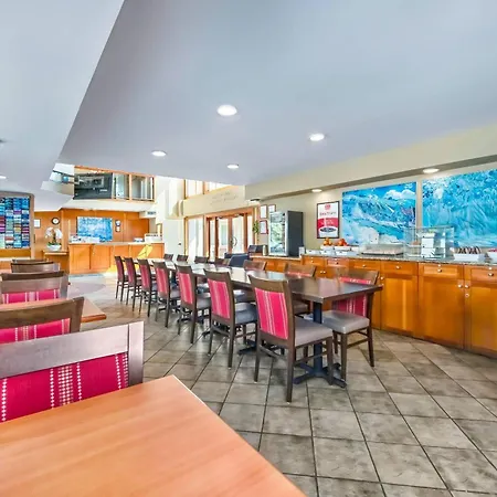 Econo Lodge Inn & Suites-3